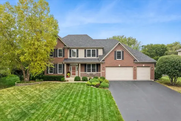 1390 Alexandra Boulevard, Crystal Lake, IL 60014