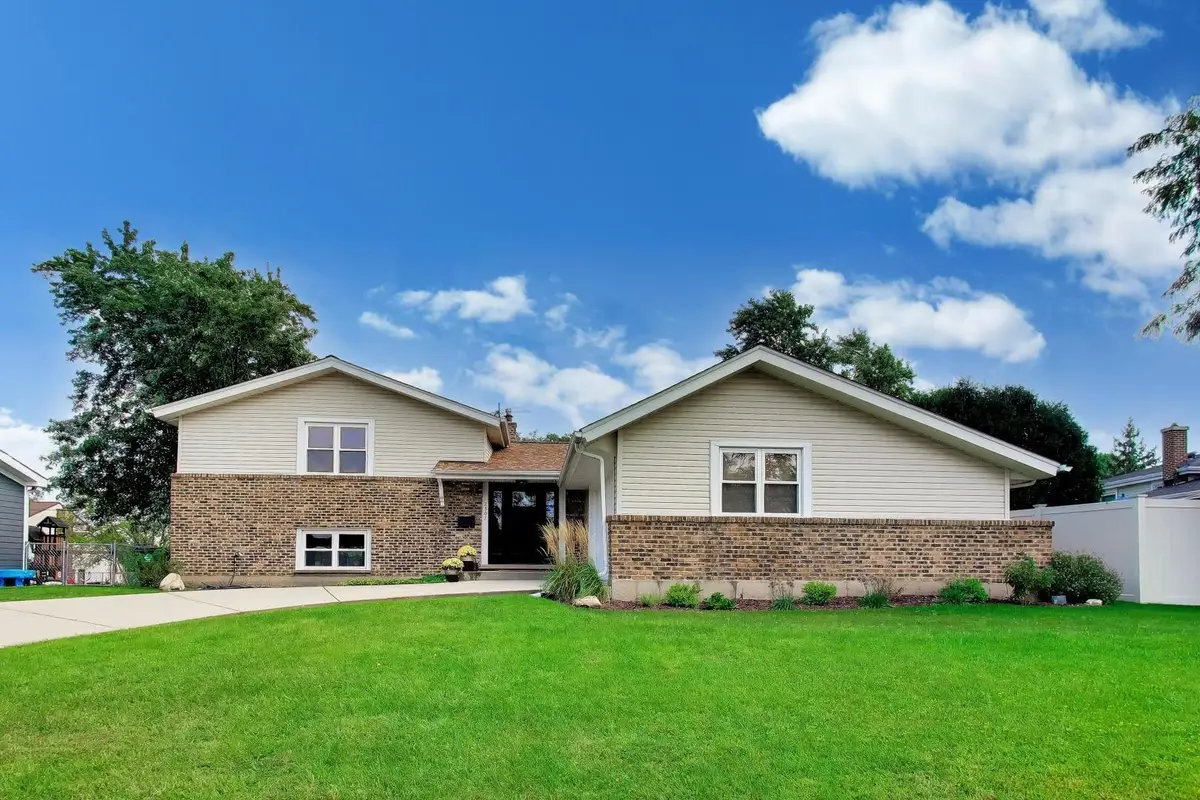 2307 N Kennicott Drive, Arlington Heights, IL 60004 - #1