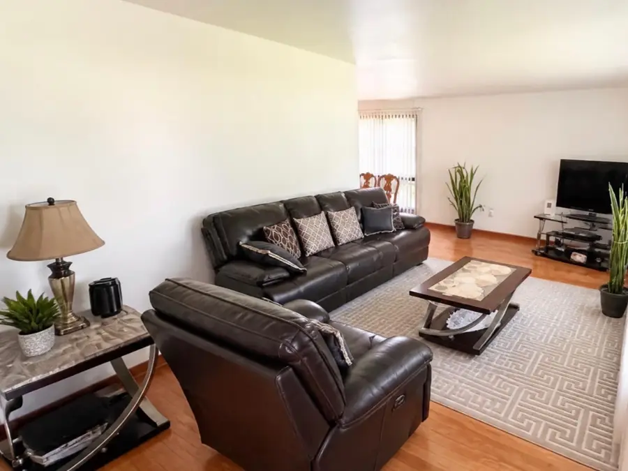 219 E 168th Place E, South Holland, IL 60473 - #2