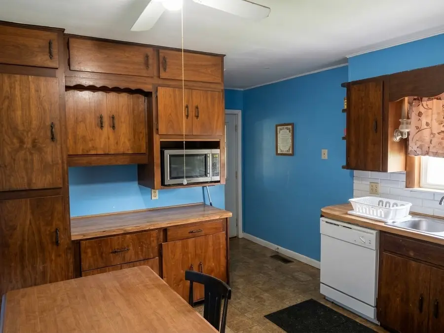 204 N 4th Street, Marion, IL 62959 - #3