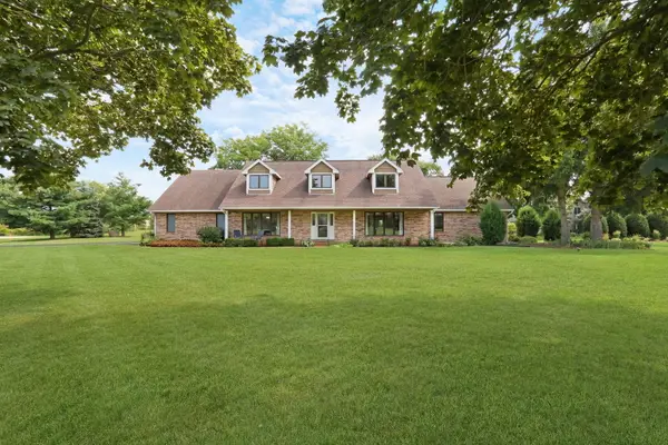 2 Essex Court, Hawthorn Woods, IL 60047