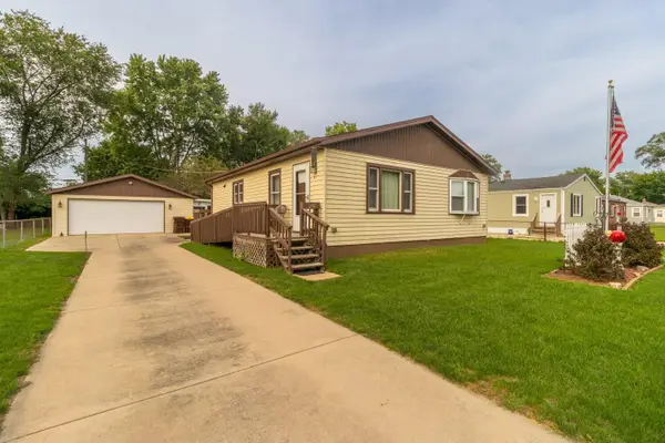 210 E Greenview Avenue, Machesney Park, IL 61115