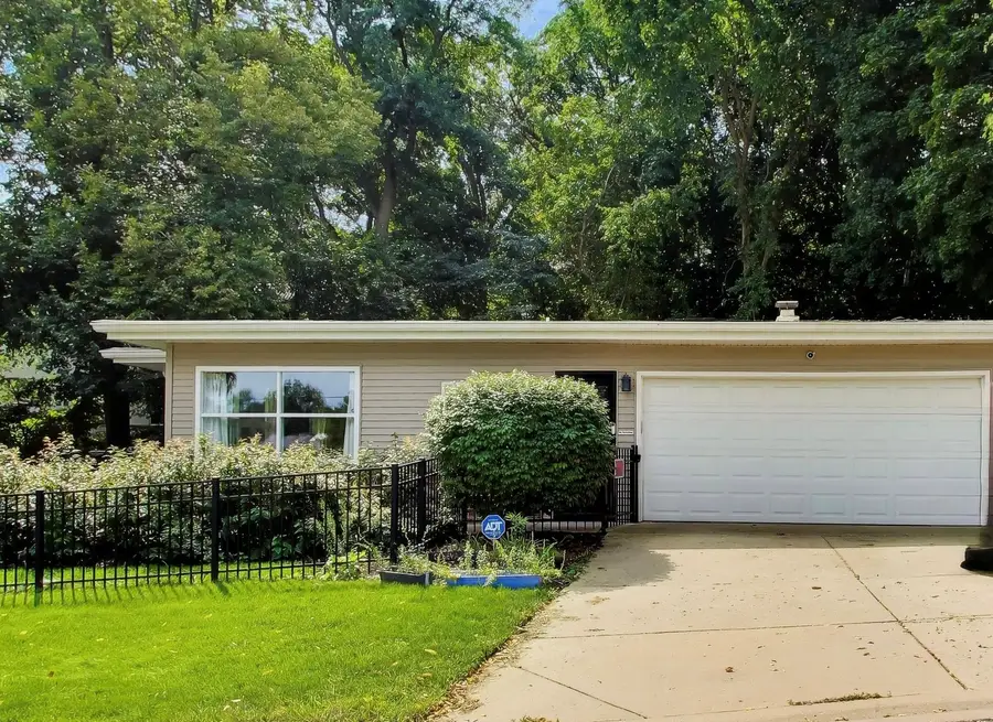 1001 Geneva Road, Saint Charles, IL 60174 - #2