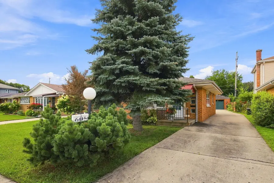 605 Oakton Street, Park Ridge, IL 60068 - #3
