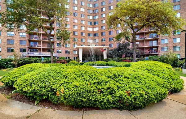 6833 N Kedzie Avenue N #415, Chicago, IL 60645