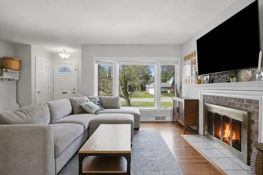 1402 E Evergreen Street, Wheaton, IL 60187 - #3