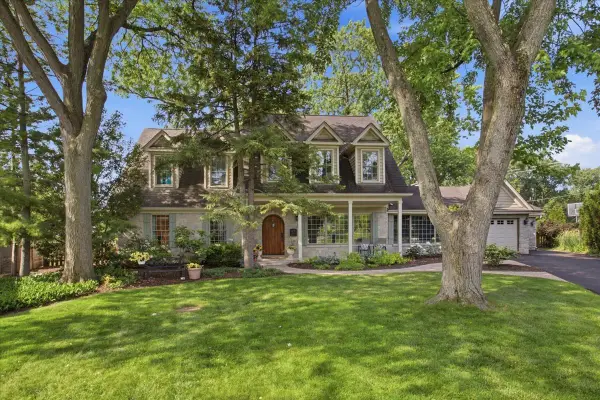 2501 Robincrest Lane, Glenview, IL 60025