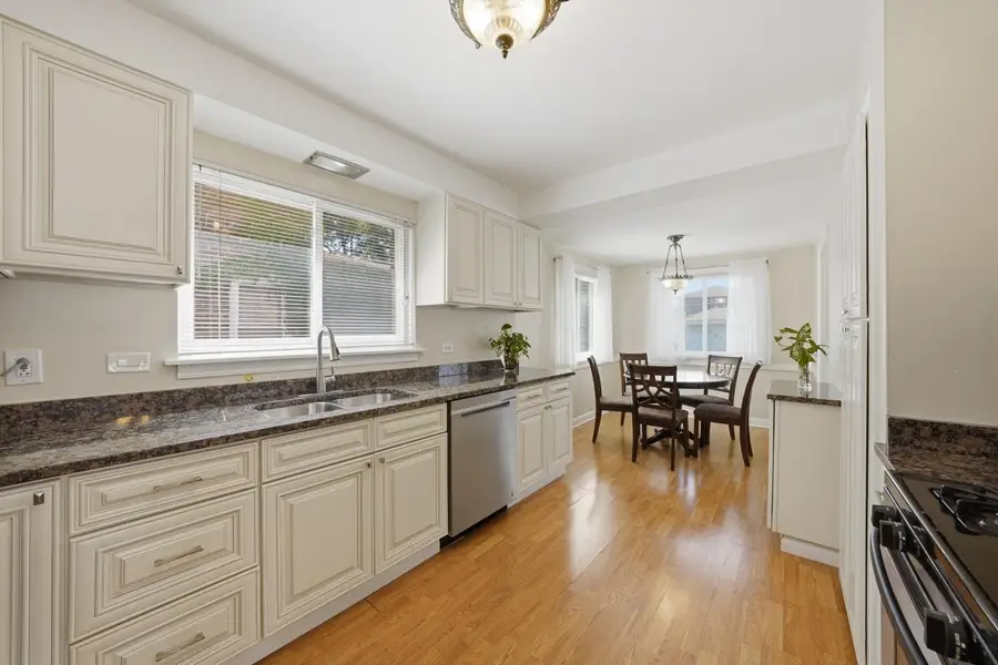 8132 S Phillips Avenue, Chicago, IL 60617 - #3