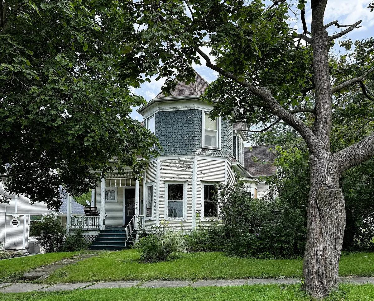 722 S Hennepin Avenue, Dixon, IL 61021 - #1