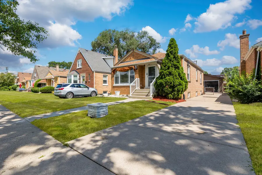 9543 S Mozart Street, Evergreen Park, IL 60805 - #2