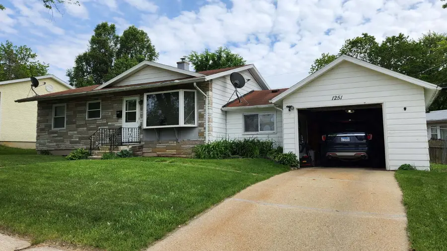 1251 W Staver Street, Freeport, IL 61032 - #3