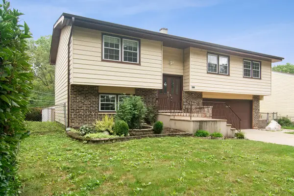 1120 Valley Stream Drive, Wheeling, IL 60090