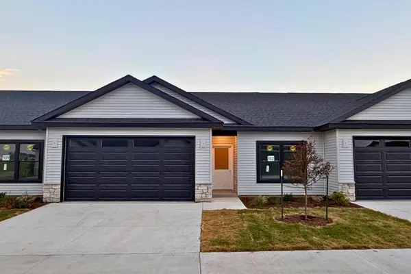 1716 Redbud Circle #102, Eldridge, IA 52748