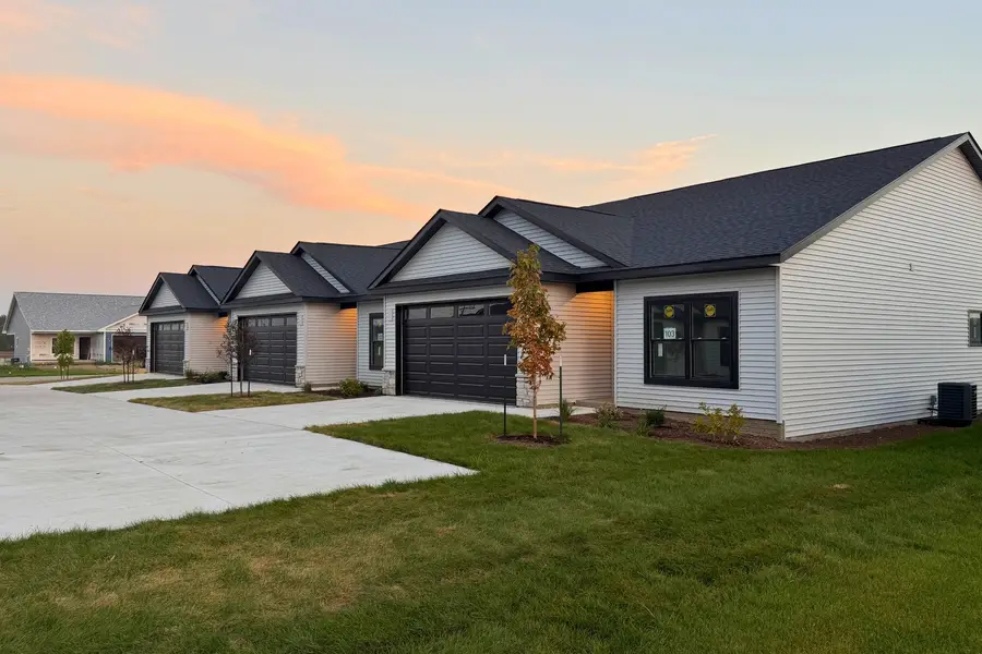 1716 Redbud Circle #102, Eldridge, IA 52748 - #2