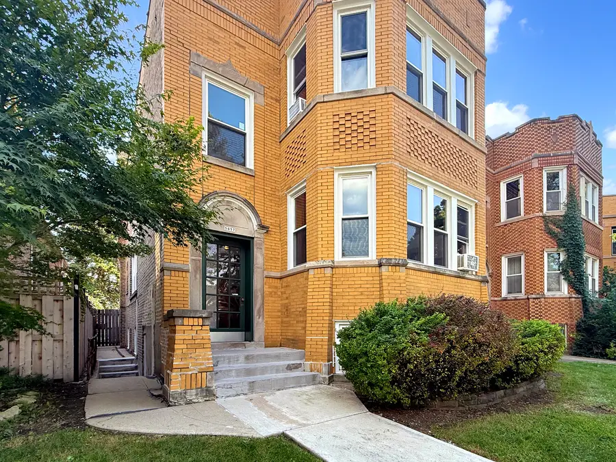 5057 W Newport Avenue, Chicago, IL 60641 - #2