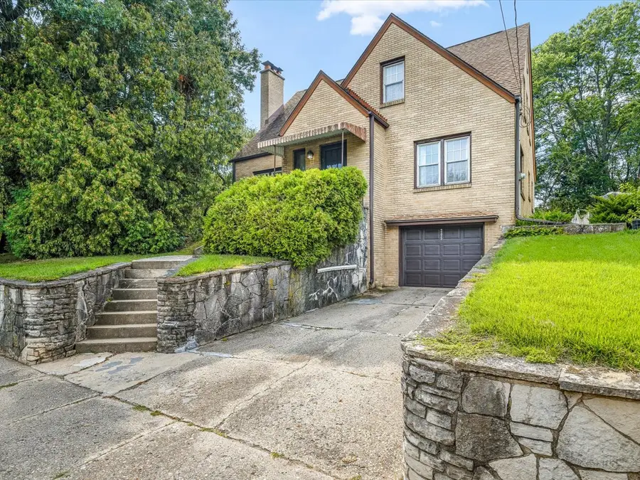 205 Saint Louis Avenue, Rockford, IL 61104 - #2