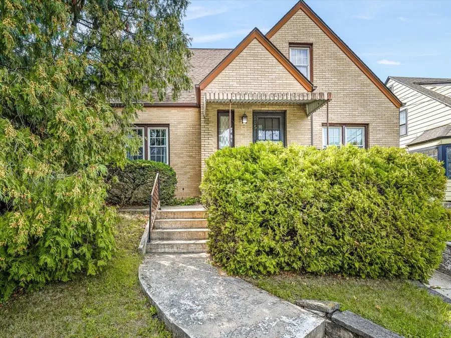 205 Saint Louis Avenue, Rockford, IL 61104 - #3