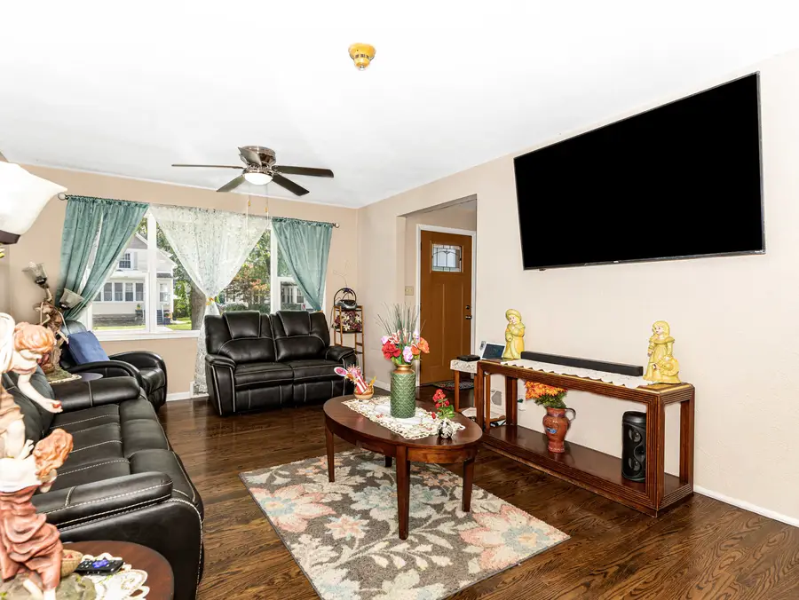 811 Glenwood Avenue, Joliet, IL 60435 - #2
