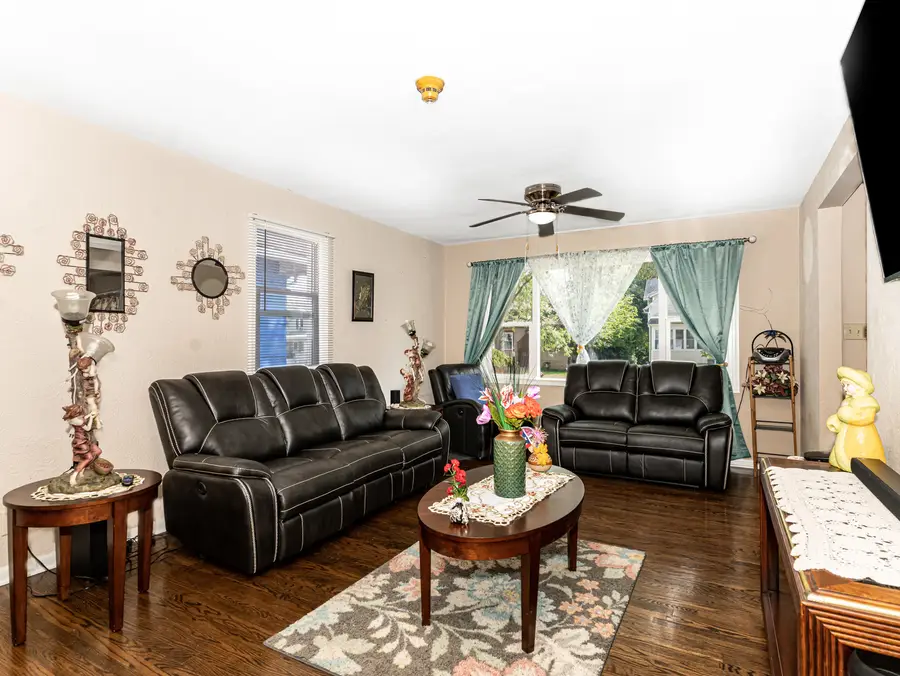 811 Glenwood Avenue, Joliet, IL 60435 - #3