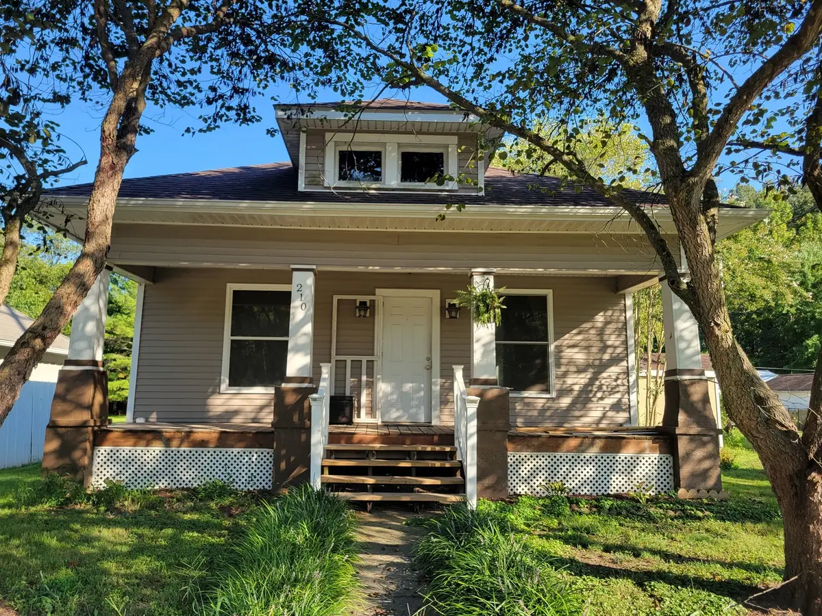 210 SE Front Street, Dongola, IL 62926 - #1