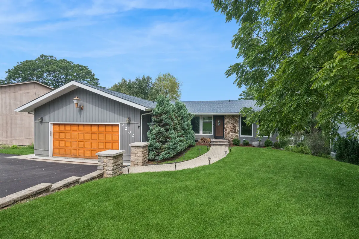 2202 Lake Shore Drive, Lindenhurst, IL 60046 - #1