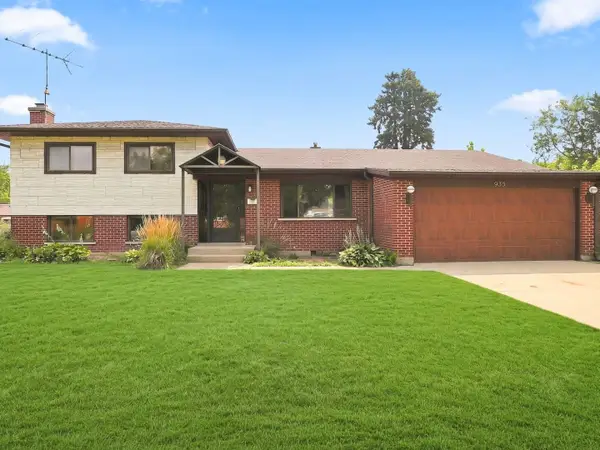 935 Anderson Terrace, Des Plaines, IL 60016