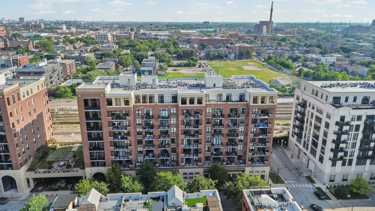 833 W 15th Place #303, Chicago, IL 60608 - #1