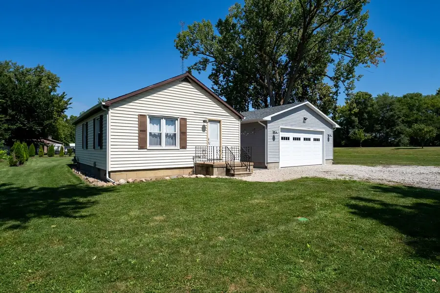 327 E John Street, Forrest, IL 61741 - #2