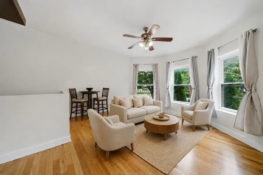 1647 W Sherwin Avenue #1, Chicago, IL 60626 - #3