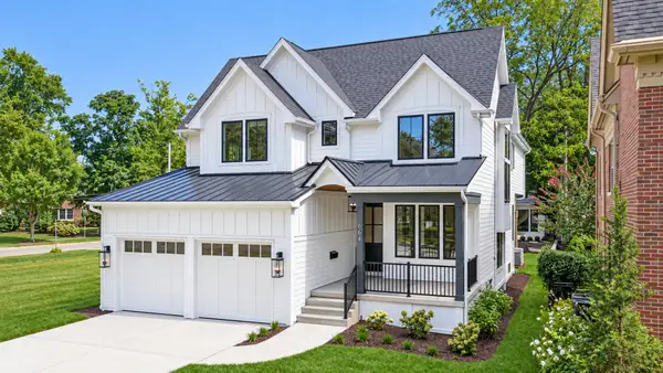 664 N Webster Street, Naperville, IL 60563