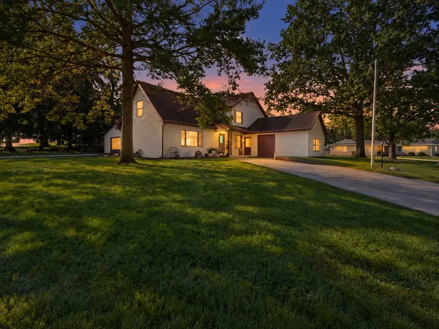 1801 Lake Shore Drive, Mahomet, IL 61853 - #2