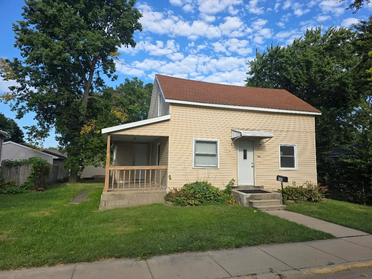 907 Wilson Avenue, Sterling, IL 61081 - #1