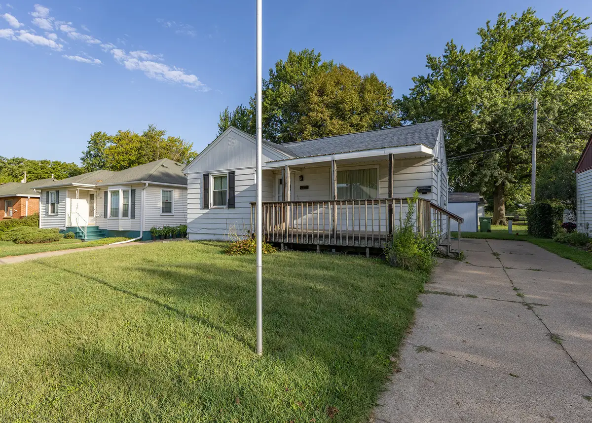 1406 25th Avenue, Clinton, IA 52732 - #1
