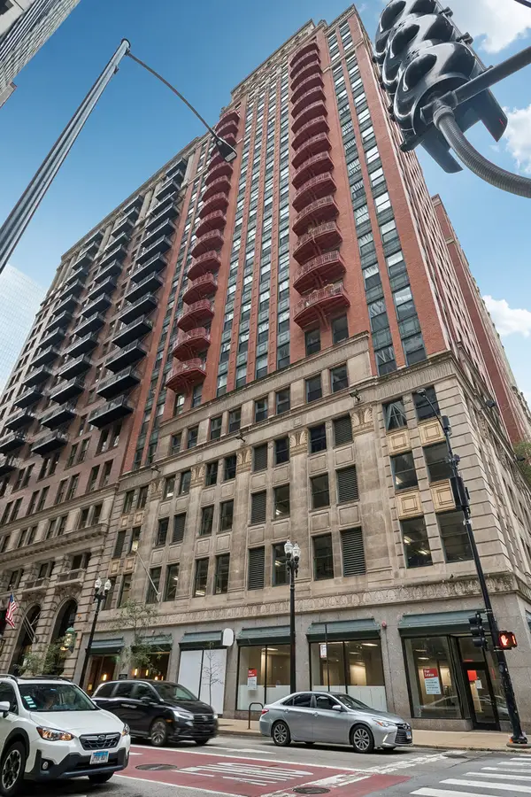 208 W Washington Street #2001, Chicago, IL 60606