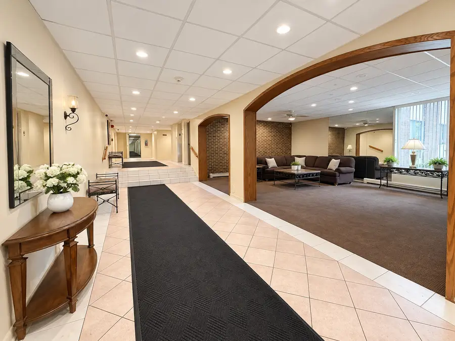 1331 S Finley Road #213, Lombard, IL 60148 - #3