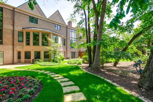 1302 Hawthorne Lane #1302, Hinsdale, IL 60521