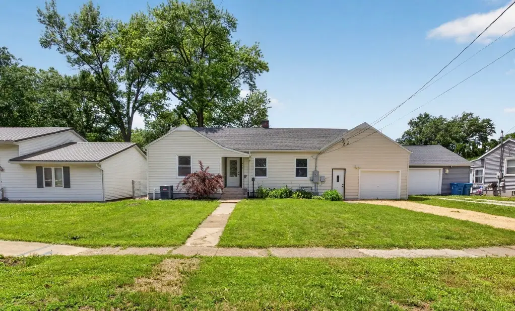 315 9th Avenue, Dewitt, IA 52472 - #1