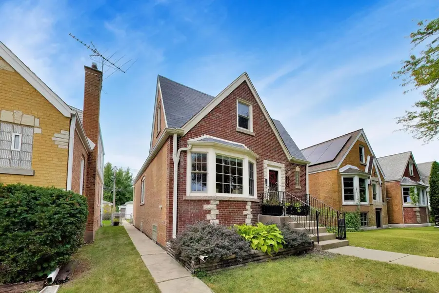 5042 N Melvina Avenue, Chicago, IL 60630 - #3