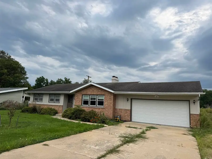 527 Timber Hills Drive, Freeport, IL 61032 - #2