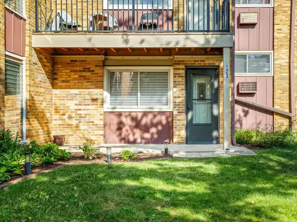 212A Collen Drive #123, Lombard, IL 60148
