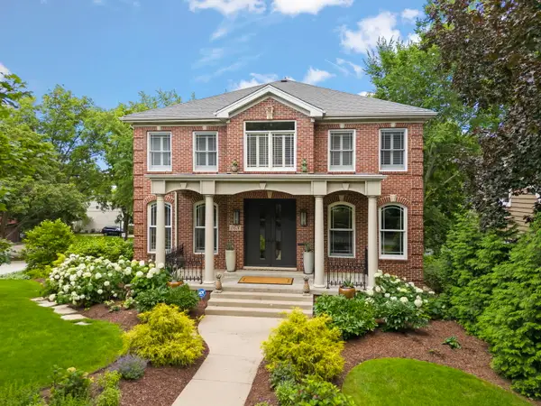26 N Julian Street, Naperville, IL 60540