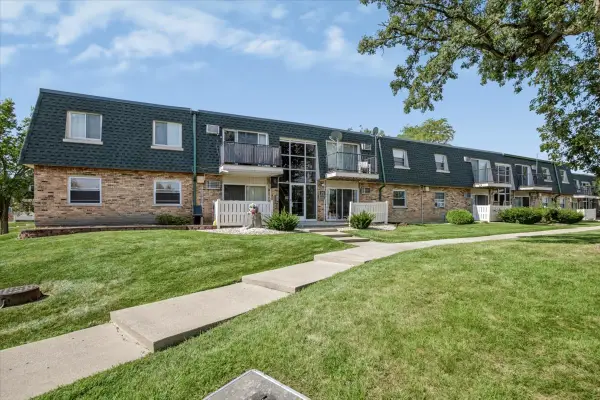 8423 W 99th Terrace #35-214, Palos Hills, IL 60465
