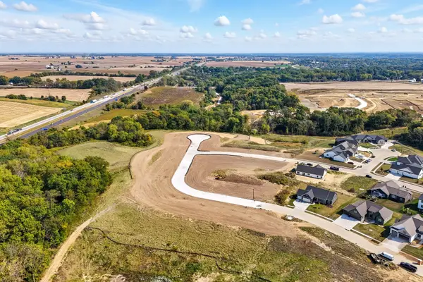 7176 Spring Creek Drive, Bettendorf, IA 52722