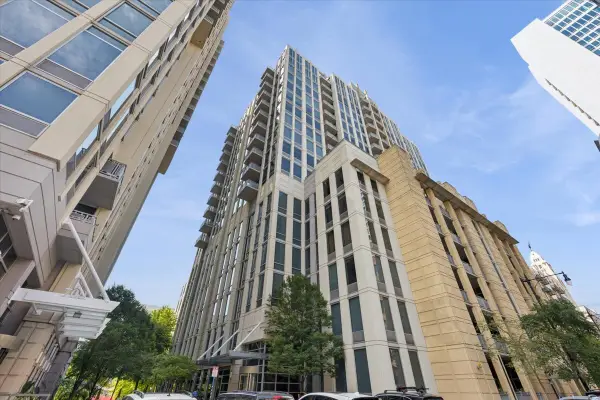 720 N Larrabee Street #1601, Chicago, IL 60654