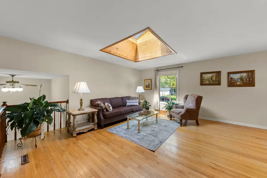 409 Maple Lane, Darien, IL 60561 - #3