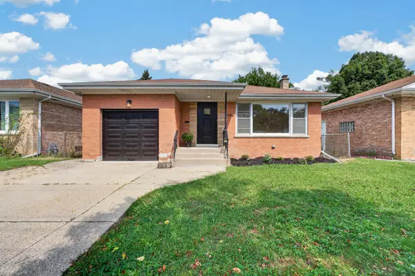 7748 W Oakton Street, Niles, IL 60714