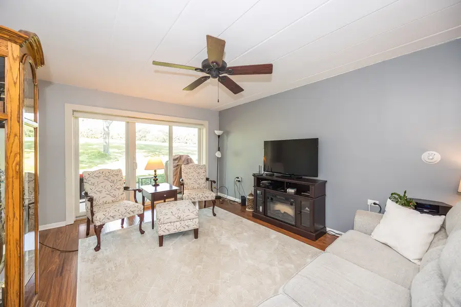 5540 Walnut Avenue #7A, Downers Grove, IL 60515 - #3