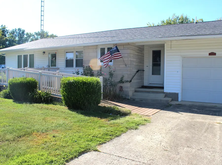 509 High Street, Alma, IL 62807 - #2