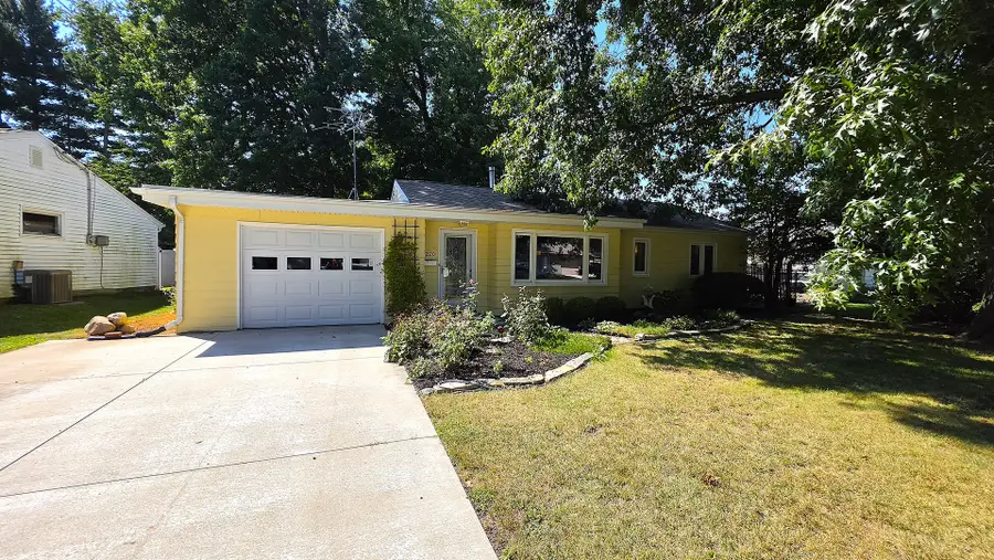 1220 16th Street, Bettendorf, IA 52722 - #2