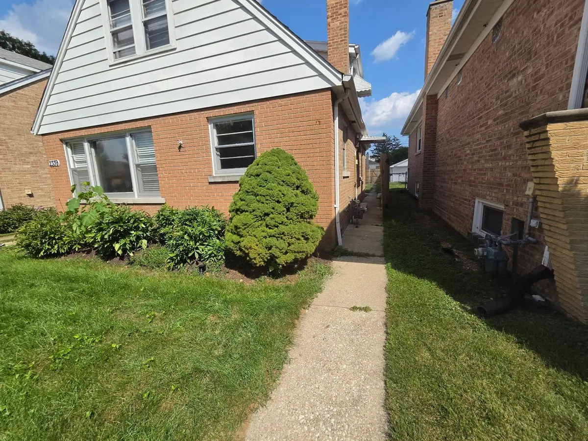 2339 Northgate Avenue, Riverside, IL 60546 - #1